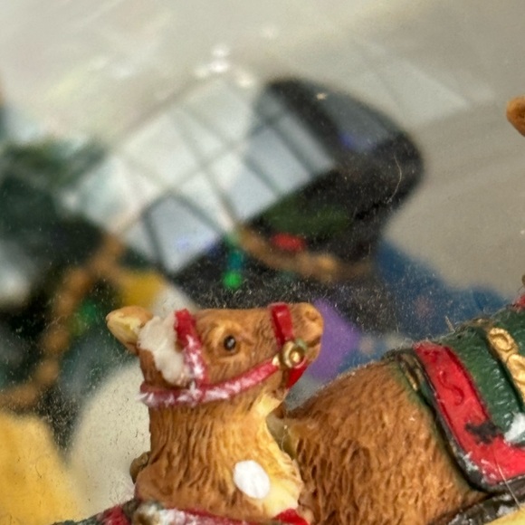 Santa sleigh snow globe by kirkland revolving outter globe vintage? - FLAWS - Picture 13 of 17